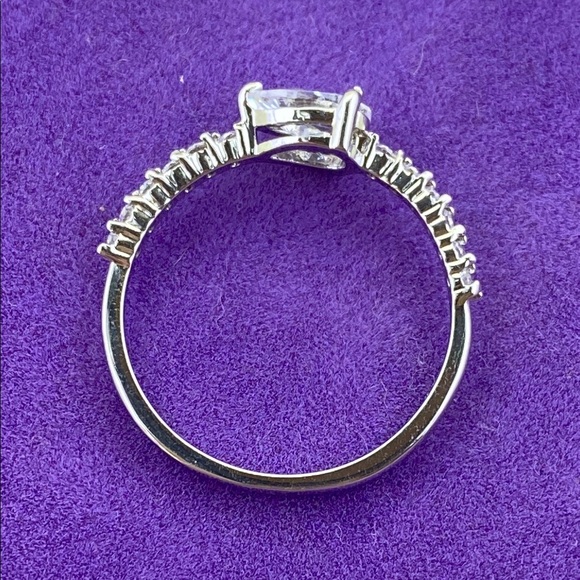 💛 Elegant 18k White Gold Plated Tear Drop-Shaped Ring - Picture 4 of 6